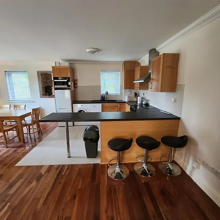 Eastham - Quiet Courtyard Self-catering