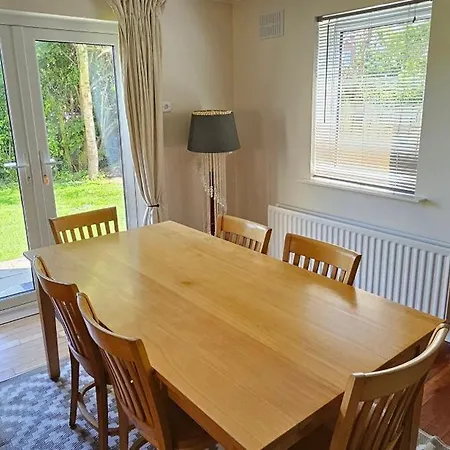 Eastham - Quiet Courtyard Self-catering Casa de Férias Bettystown