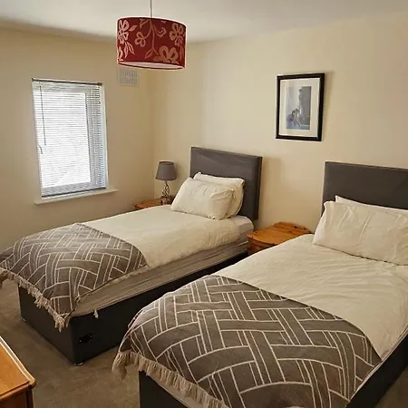 Eastham - Quiet Courtyard Self-catering Casa de Férias Bettystown